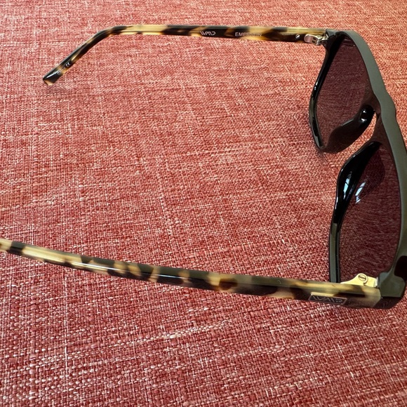 WMP Modern One Tortoise Sunglasses. NWT. With Lint Free Bag for storage - Picture 3 of 8